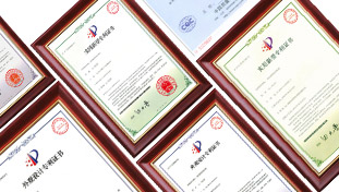 金品泉產(chǎn)品擁有國(guó)家頒發(fā)的衛(wèi)生批件、外觀(guān)設(shè)計(jì)專(zhuān)利、材質(zhì)ROHS（環(huán)保）合格證書(shū)以及12365防偽等相關(guān)證書(shū)，保證代理商安全、放心運(yùn)營(yíng)。